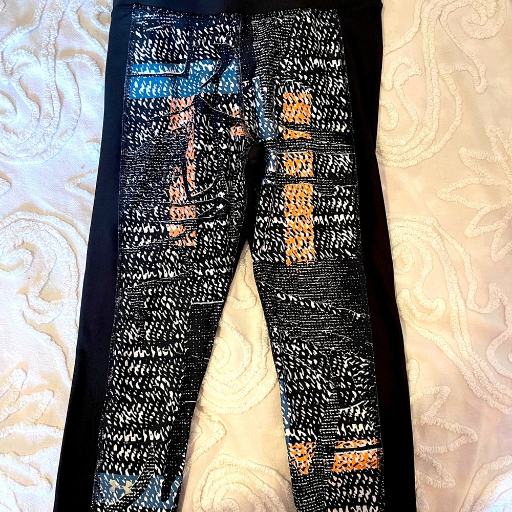 Under Armor workout Capri tights. Very comfy and has supported waist band.